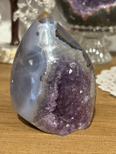 Load image into Gallery viewer, Brazilian agate flame polished specimen with purple crystals and grey-to-blue ombré color gradient 9cm height
