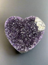 Load image into Gallery viewer, Amethyst heart 
