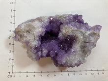 Load image into Gallery viewer, Amethyst crystals SQ16
